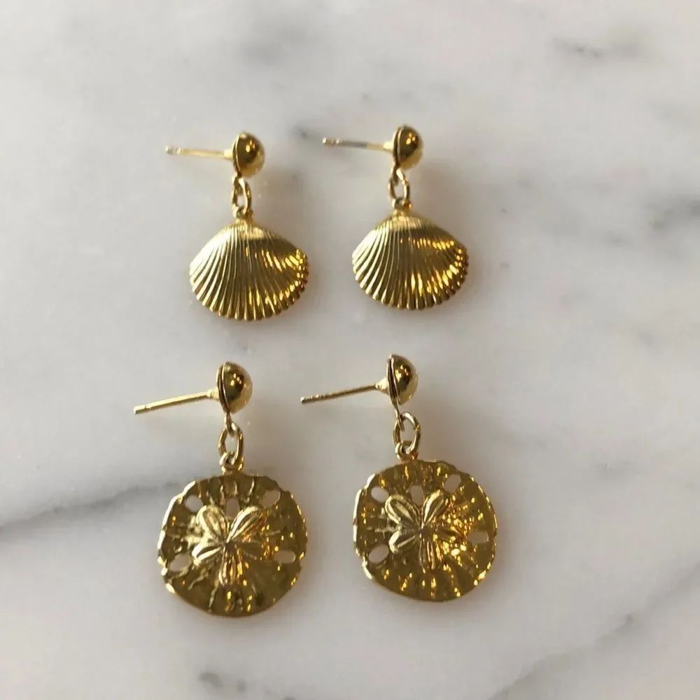 Seashell earring set of 2. Gold.